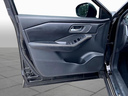 Used 2024 Nissan Rogue SV FWD image 19