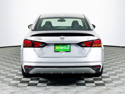 Used 2024 Nissan Altima 2.5 SV image 8