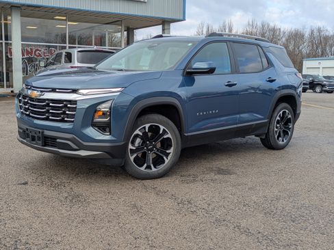 Used 2025 Chevrolet Equinox LT w/ Convenience Package II image 1