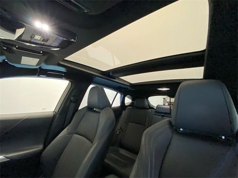 Used 2021 Toyota Venza Limited image 15