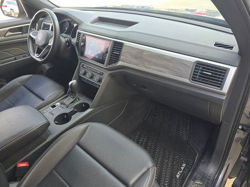 Used 2021 Volkswagen Atlas Cross Sport SE w/ Panoramic Sunroof Package image 30