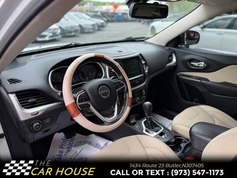 Used 2017 Jeep Cherokee Latitude w/ Comfort & Sound Group AWD/4WD image 15
