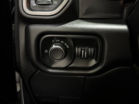 Used 2020 RAM 5500 Tradesman w/ Chrome Appearance Group image 26