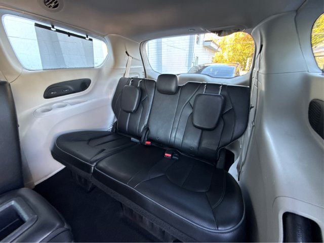 Used 2018 Chrysler Pacifica Limited w/ Advanced Safetytec Group FWD image 38