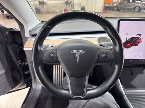 Used 2019 Tesla Model 3 Standard Range Plus image 16