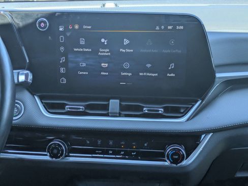 Used 2025 Chevrolet Equinox LT w/ Safety and Technology Package FWD image 5