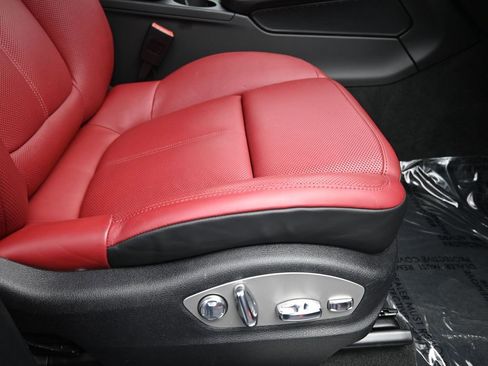 Used 2022 Porsche Macan S image 30