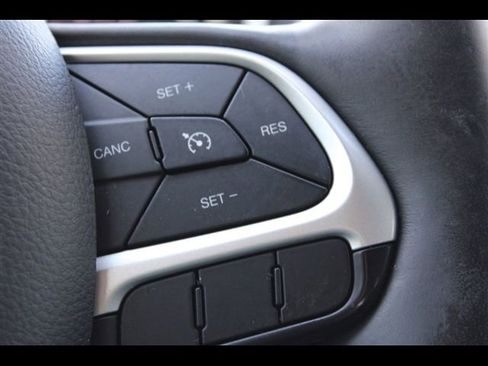 Used 2019 Jeep Compass Latitude FWD image 29