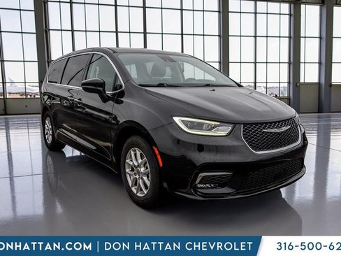 Used 2023 Chrysler Pacifica Touring-L FWD image 36