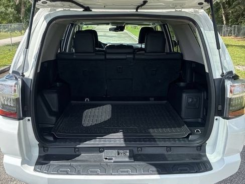 Used 2021 Toyota 4Runner SR5 Premium w/ Moonroof Package AWD/4WD image 8