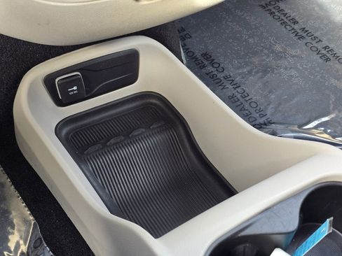 Used 2023 Chrysler Voyager LX image 34