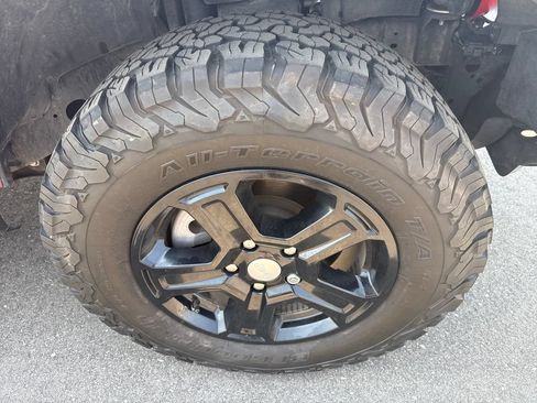 Used 2018 Jeep Wrangler Unlimited Sport S AWD/4WD image 32