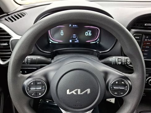 Used 2024 Kia Soul LX w/ Option Group 015 FWD image 17