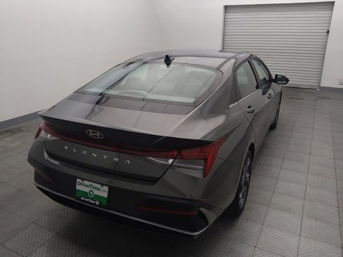 Used 2025 Hyundai Elantra SEL FWD image 7
