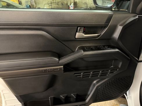 Used 2025 Toyota Tacoma TRD Sport image 36