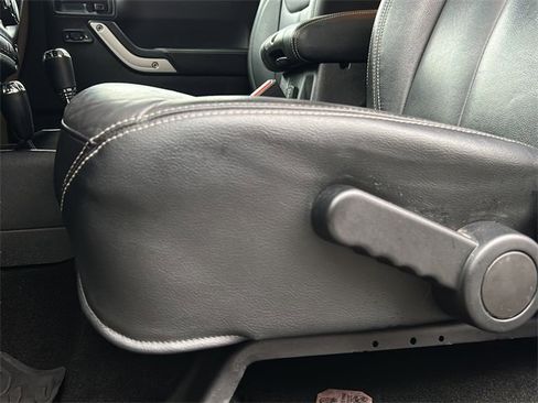 Certified 2017 Jeep Wrangler Unlimited Sahara w/ Quick Order Package 24E Chief image 19