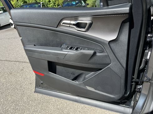 New 2025 Kia Sportage LX image 16