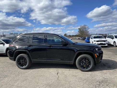 New 2026 Jeep Grand Cherokee Altitude image 2