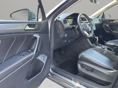 Used 2024 Volkswagen Tiguan SE AWD/4WD image 14