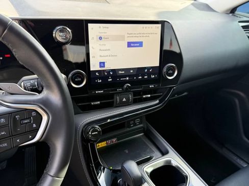 Used 2025 Lexus NX 250 FWD w/ Towing Package (2000 Lbs) image 15