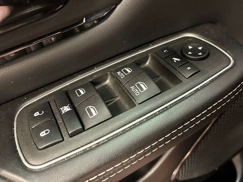 Used 2023 RAM 1500 Limited AWD/4WD image 6