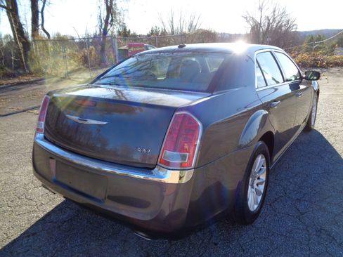Used 2013 Chrysler 300 image 5