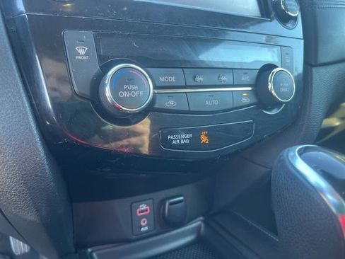 Used 2017 Nissan Rogue SL w/ SL Premium Package image 18