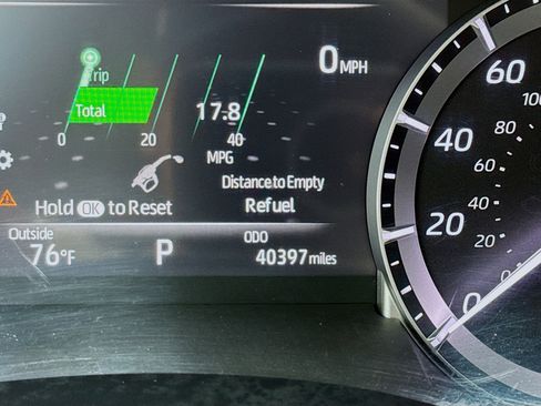 Used 2023 Toyota Highlander LE FWD image 8