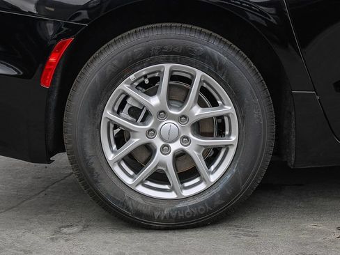 New 2027 Chrysler Pacifica Select FWD image 12