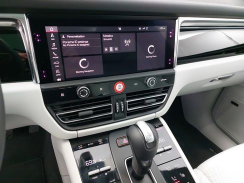 Certified 2026 Porsche Macan image 22