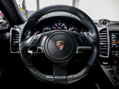 Used 2012 Porsche Cayenne Turbo image 10