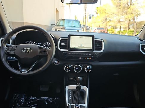 Used 2022 Hyundai Venue Limited FWD image 14