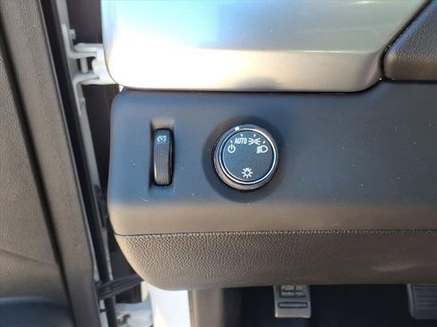 Used 2019 Chevrolet Suburban LT image 24