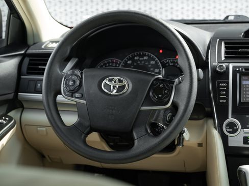 Used 2014 Toyota Camry LE FWD image 9