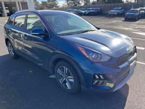 Used 2022 Kia Niro EX image 3