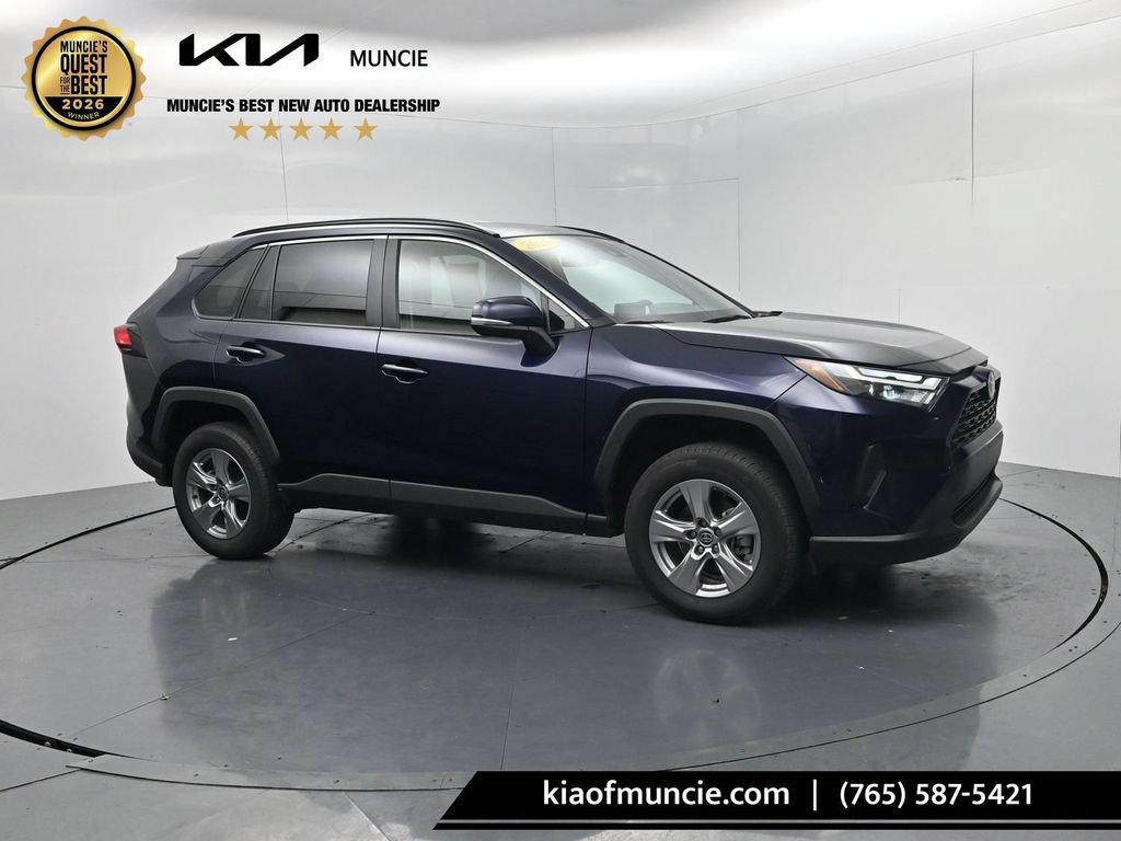 Used 2025 Toyota RAV4 XLE AWD/4WD image 1