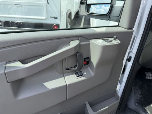 New 2026 Chevrolet Express 3500 Extended RWD image 10