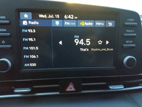 Used 2025 Hyundai Elantra SE FWD image 25