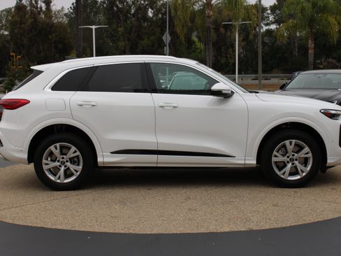 Certified 2025 Audi Q5 Premium w/ Convenience Package AWD/4WD image 7