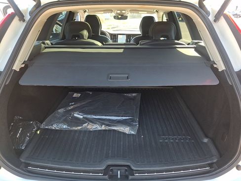 Certified 2022 Volvo XC60 B5 Inscription w/ Climate Package image 29