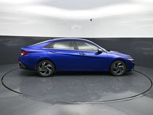 Used 2024 Hyundai Elantra Limited FWD image 11
