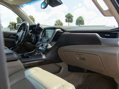 Used 2015 Chevrolet Suburban LT RWD image 21