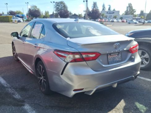 Used 2019 Toyota Camry SE image 5