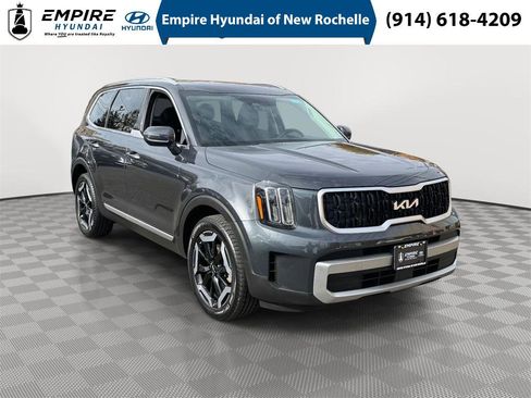 Used 2023 Kia Telluride EX w/ EX Captain's Chair Package image 1