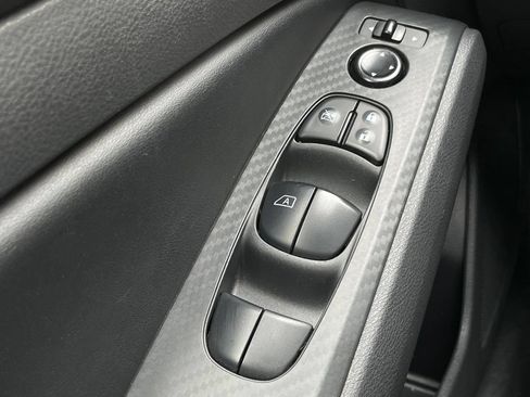 Used 2025 Nissan Altima 2.5 SV FWD image 11