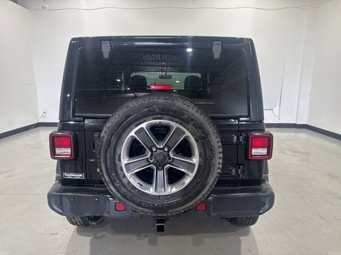 Used 2019 Jeep Wrangler Unlimited Sahara w/ Uconnect 4C Nav & Sound Group AWD/4WD image 2