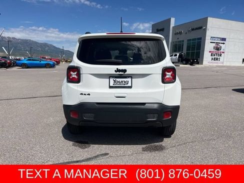 Used 2023 Jeep Renegade Latitude w/ Sun/Sound Group AWD/4WD image 5