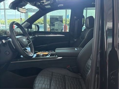 Used 2025 Cadillac Escalade V AWD/4WD image 6
