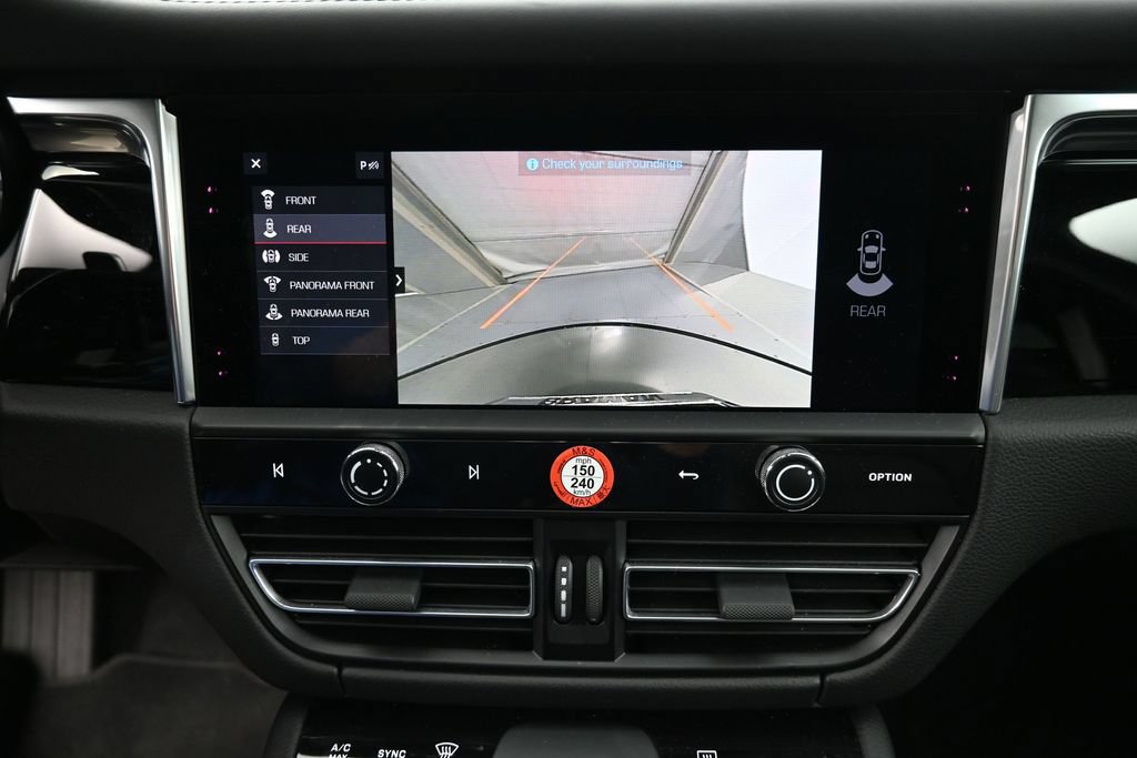 Used 2025 Porsche Macan AWD/4WD image 20