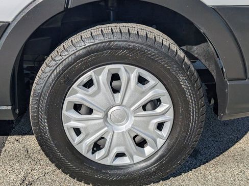 Used 2023 Ford E-Transit image 17